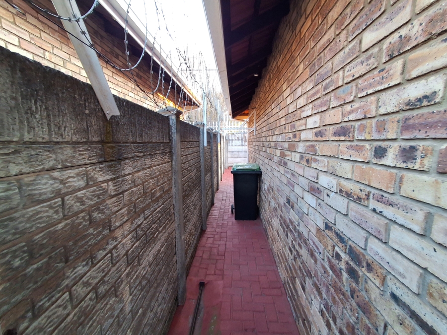 3 Bedroom Property for Sale in Protea Park North West